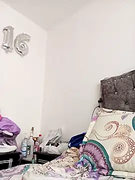 Juanamd1 online show from December 4, 2025, 12:58 pm