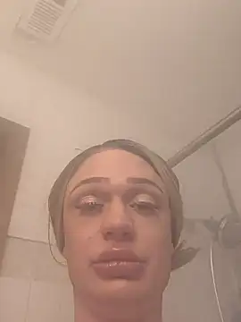 ImCarolinaCutiexxx online show from September 24, 2025, 6:44 pm