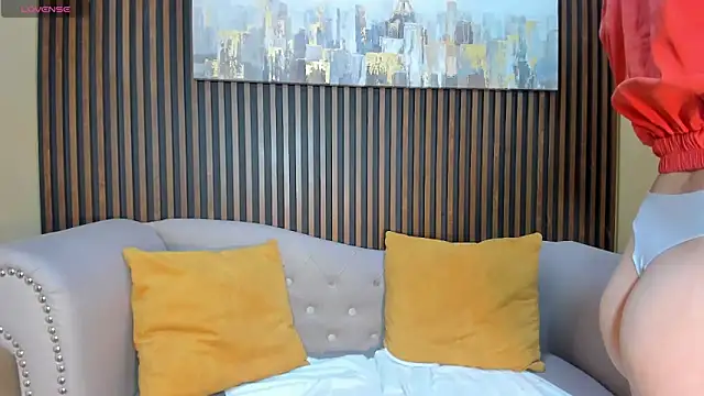 Nahiajhonson  online show from October 25, 2025, 1:18 pm