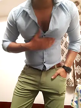 Snapshot of Guyinshortss chatting on November 21, 2025, 7:56 pm Guyinshortss online show from November 21, 2025, 7:56 pm