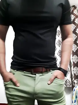 Snapshot of Guyinshortss chatting on November 29, 2025, 7:50 pm Guyinshortss online show from November 29, 2025, 7:50 pm