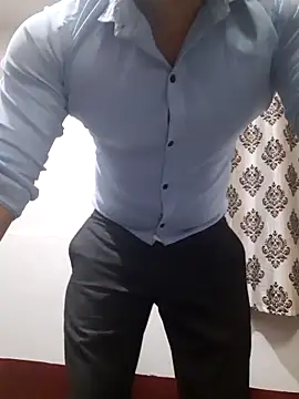 Snapshot of Guyinshortss chatting on February 7, 2026, 7:06 pm Guyinshortss online show from February 7, 2026, 7:06 pm