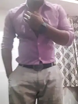 Snapshot of Guyinshortss chatting on February 14, 2026, 8:49 pm Guyinshortss online show from February 14, 2026, 8:49 pm