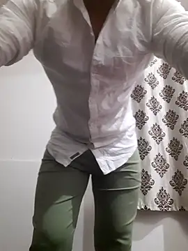 Snapshot of Guyinshortss chatting on February 27, 2026, 8:20 pm Guyinshortss online show from February 27, 2026, 8:20 pm