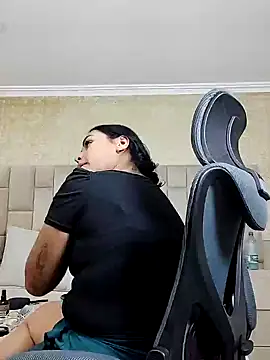Snapshot of EmmaTorres_ chatting on December 13, 2024, 8:26 pm EmmaTorres online show from December 13, 2024, 8:26 pm