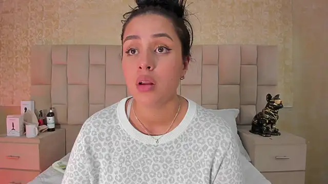 Snapshot of EmmaTorres_ chatting on March 19, 2025, 12:15 am EmmaTorres online show from March 19, 2025, 12:15 am