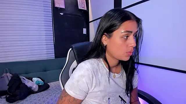 Snapshot of EmmaTorres_ chatting on September 27, 2025, 12:32 pm EmmaTorres online show from September 27, 2025, 12:32 pm