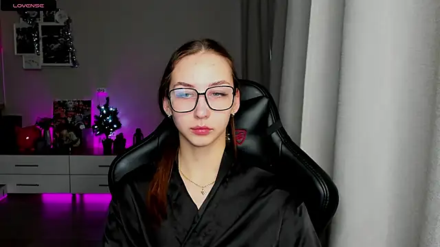 Sm0ly online show from December 28, 2024, 4:08 am