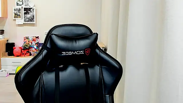 Sm0ly online show from October 31, 2025, 2:23 am