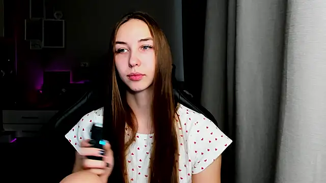 Sm0ly online show from November 8, 2025, 3:39 am