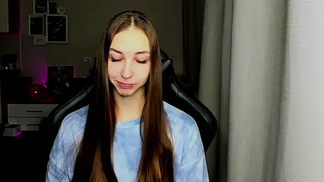 Sm0ly online show from December 4, 2025, 2:54 am