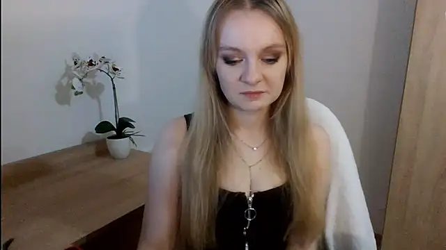 Snapshot of AlmaHoney chatting on February 3, 2025, 9:07 pm AlmaHoney online show from February 3, 2025, 9:07 pm