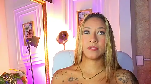 AlessiaLondon online show from April 20, 2026, 10:07 am