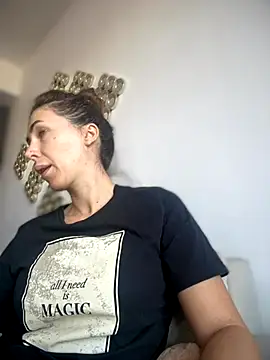 RaquelleDevon online show from October 28, 2025, 11:14 am