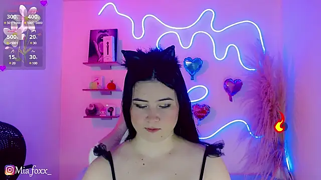 Mia foxx  online show from January 30, 2025, 9:04 pm