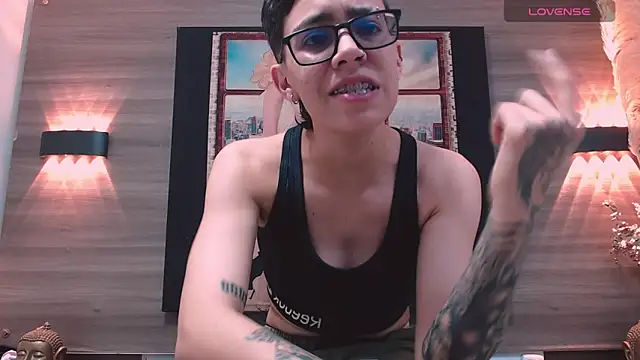 Cutie Shy  online show from November 18, 2025, 4:22 pm