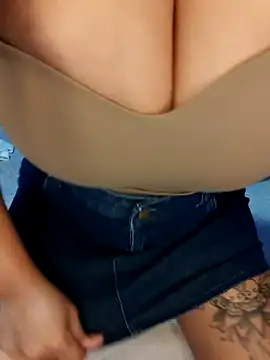 Snapshot of Wild_wifey chatting on October 11, 2025, 7:34 pm Wild wifey online show from October 11, 2025, 7:34 pm