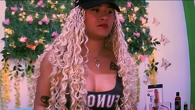 Crysrus online show from November 8, 2025, 10:41 pm