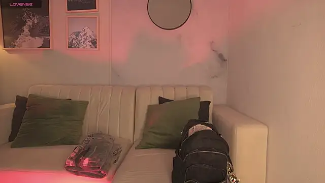 lara madisson online show from October 24, 2025, 6:10 am