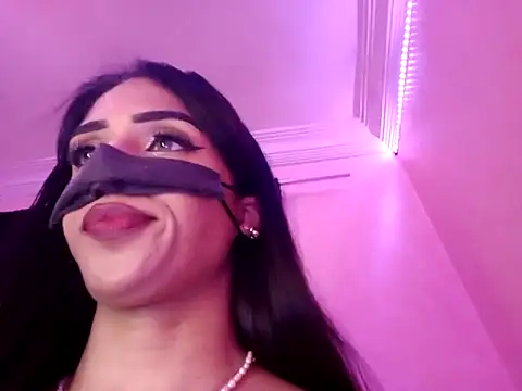 ---sophia--- online show from October 4, 2025, 9:40 am