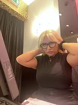 Arabellalee23 online show from February 11, 2025, 5:50 pm