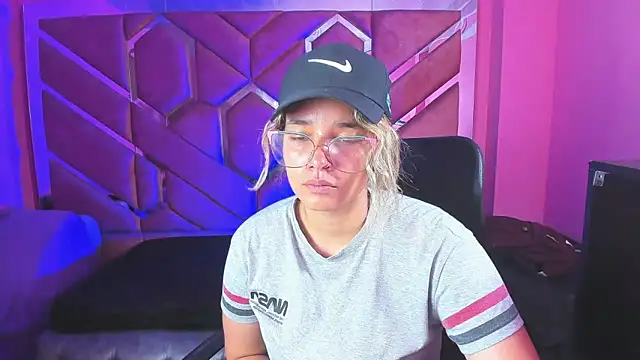 Olivia Fox69 online show from February 19, 2025, 3:06 am