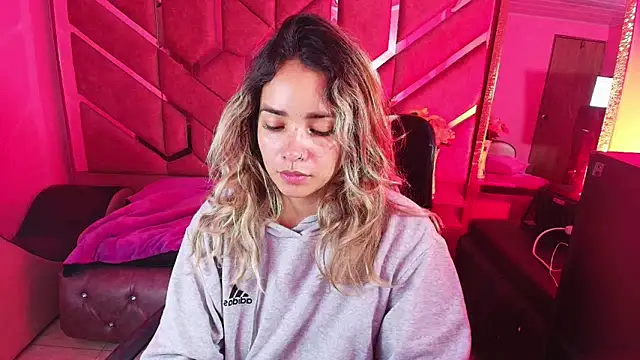 Olivia Fox69 online show from November 25, 2025, 3:50 am