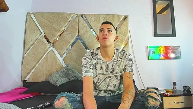 parejacaliente20154 online show from November 8, 2025, 1:33 pm