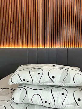 Snapshot of EmiilyAdams_ chatting on December 3, 2025, 9:35 pm EmiilyAdams online show from December 3, 2025, 9:35 pm