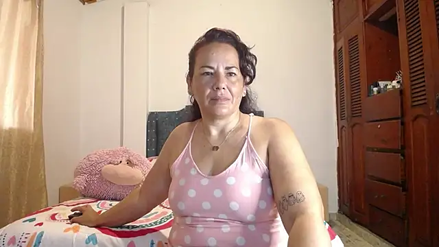 sofiamature01 online show from October 31, 2025, 4:08 pm