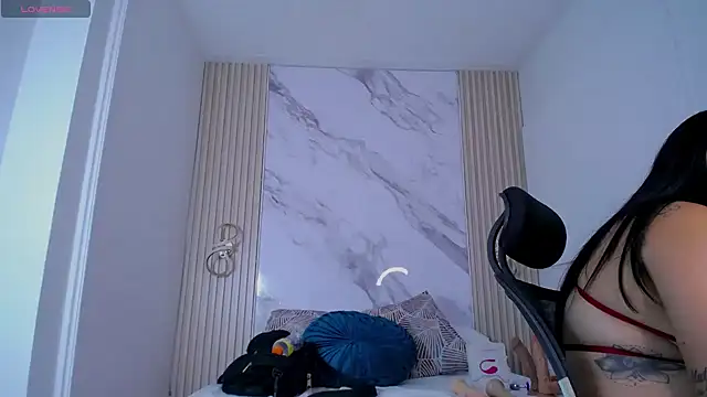 Lunna boobs online show from April 11, 2026, 7:45 am