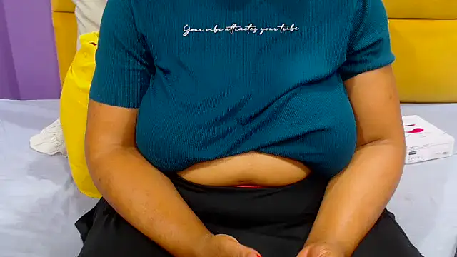 Snapshot of YELLOWBUSTYMELLONS chatting on October 13, 2025, 5:29 am YELLOWBUSTYMELLONS online show from October 13, 2025, 5:29 am