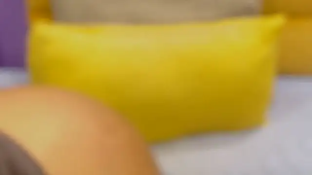 Snapshot of YELLOWBUSTYMELLONS chatting on October 29, 2025, 5:31 am YELLOWBUSTYMELLONS online show from October 29, 2025, 5:31 am