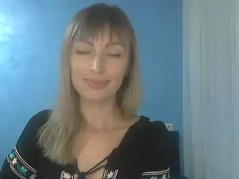 EffectMaya online show from October 4, 2025, 3:43 pm