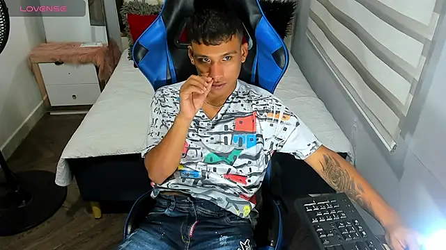 Snapshot of Backsex_boy chatting on October 12, 2025, 9:41 am Backsex boy online show from October 12, 2025, 9:41 am