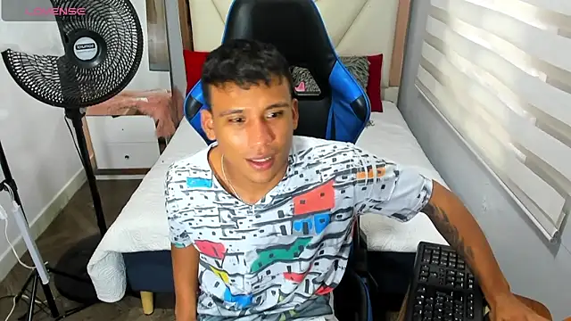 Snapshot of Backsex_boy chatting on October 24, 2025, 12:01 pm Backsex boy online show from October 24, 2025, 12:01 pm