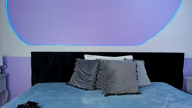 Julieta Cortes   online show from November 26, 2025, 11:44 am