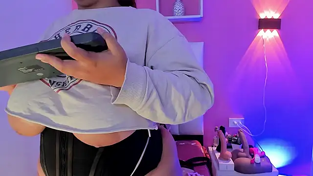 Alanna hot3 online show from October 10, 2025, 7:35 pm