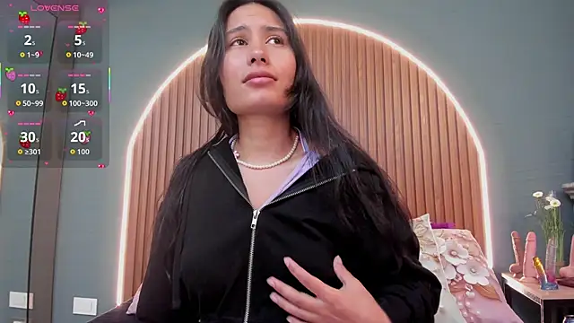 Snapshot of NayeCloud chatting on October 4, 2025, 11:47 pm NayeCloud online show from October 4, 2025, 11:47 pm