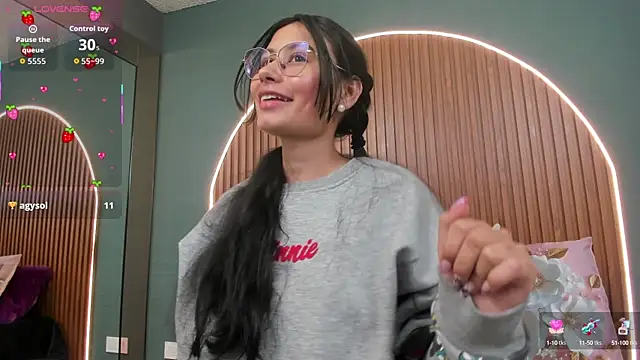 Snapshot of NayeCloud chatting on October 14, 2025, 3:40 am NayeCloud online show from October 14, 2025, 3:40 am