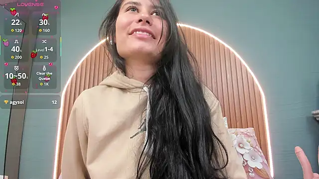 Snapshot of NayeCloud chatting on October 15, 2025, 3:39 am NayeCloud online show from October 15, 2025, 3:39 am