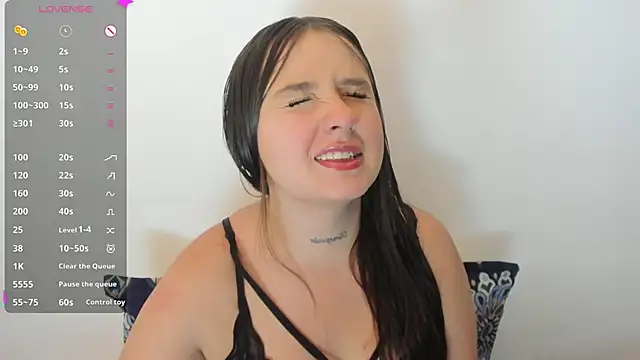 Sabrina Lennox online show from December 3, 2025, 5:15 am