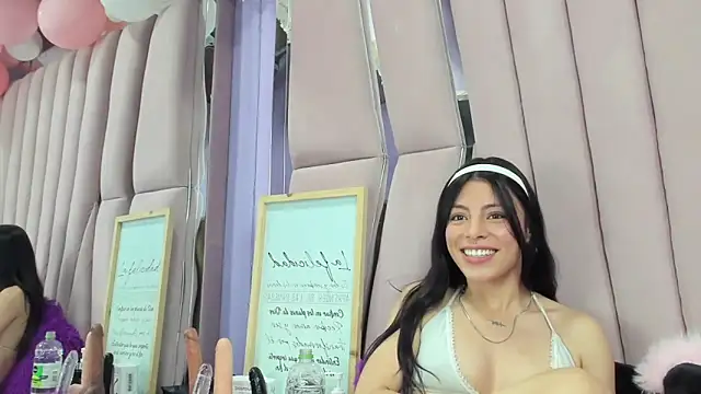 Snapshot of Sasha_Petitte chatting on September 30, 2025, 3:33 am Sasha Petitte online show from September 30, 2025, 3:33 am