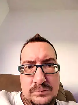 Snapshot of poly0086 chatting on December 6, 2024, 5:00 pm poly0086 online show from December 6, 2024, 5:00 pm
