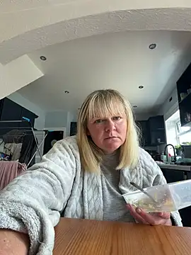 chloefeel online show from June 15, 2026, 11:12 am