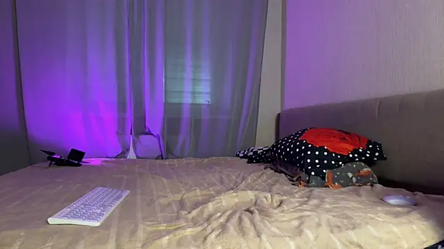 Snapshot of weshycouple chatting on November 10, 2025, 7:24 pm weshycouple online show from November 10, 2025, 7:24 pm