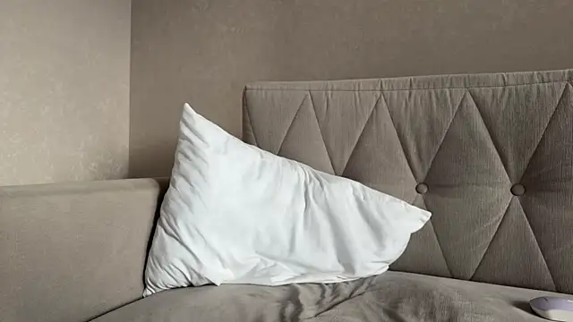 weshycouple online show from May 19, 2026, 2:40 am