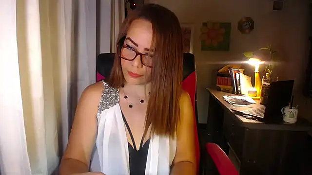 Snapshot of danielle_rose_1 chatting on July 18, 2026, 4:55 pm danielle rose 1 online show from July 18, 2026, 4:55 pm
