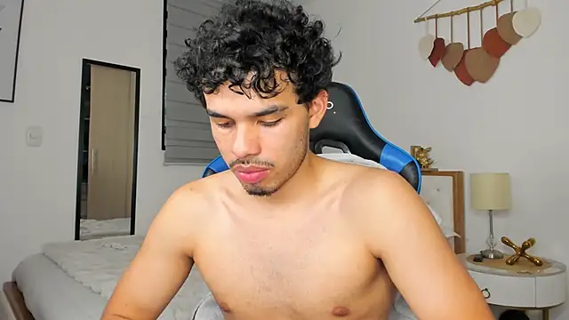 mateoleonee online show from January 2, 2025, 4:20 am