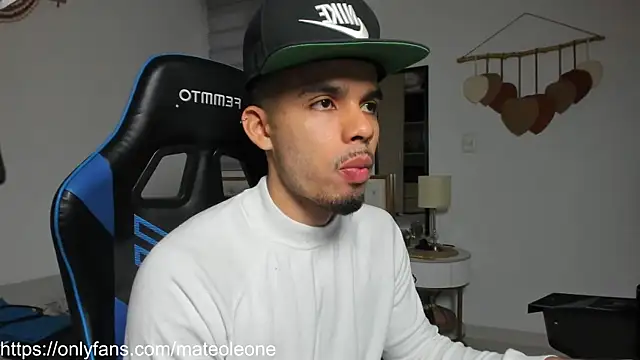 Snapshot of mateoleonee chatting on February 17, 2026, 12:12 pm mateoleonee online show from February 17, 2026, 12:12 pm